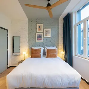 Shway - The Light Blue Parrot Apartment