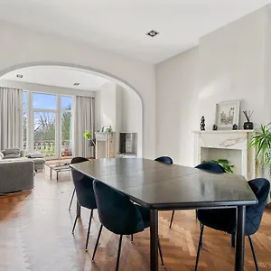 Luxurious Modern In - Breakfast Included Appartement