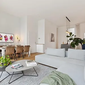 Bright Waterfront Appartement