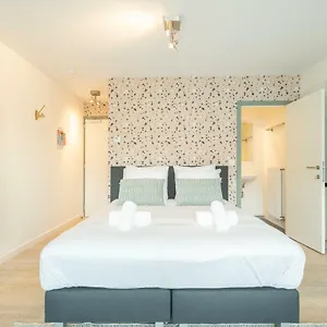 Shway - The Card Apartment