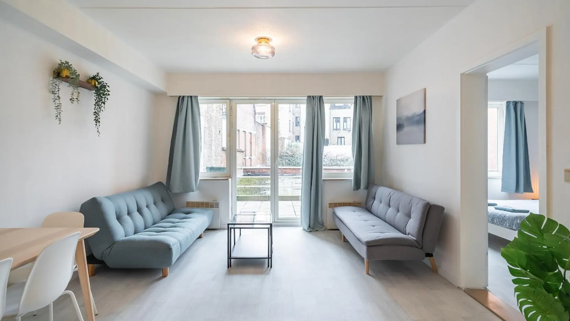 Bright And Central Antwerp Apartments
